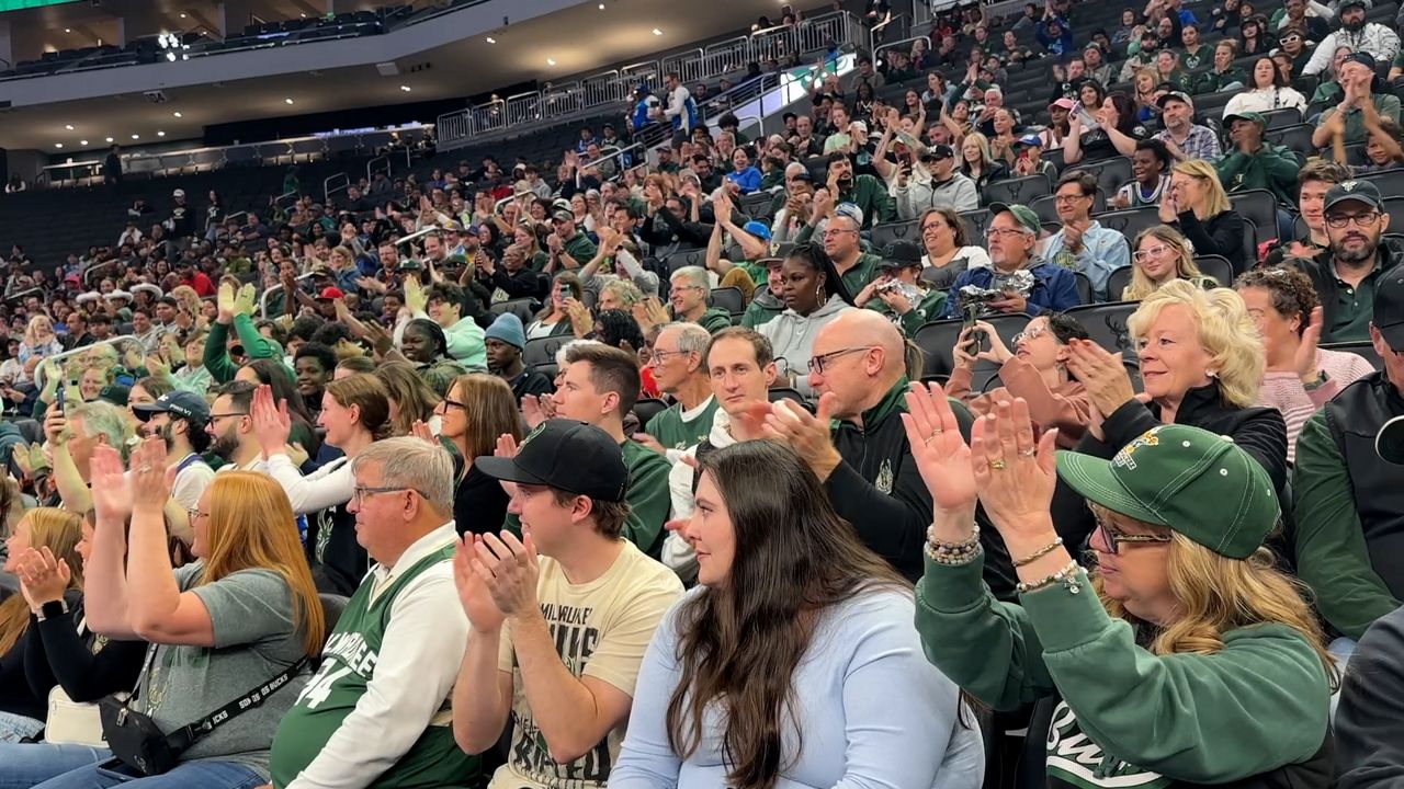 Bucks welcome fans to annual open practice