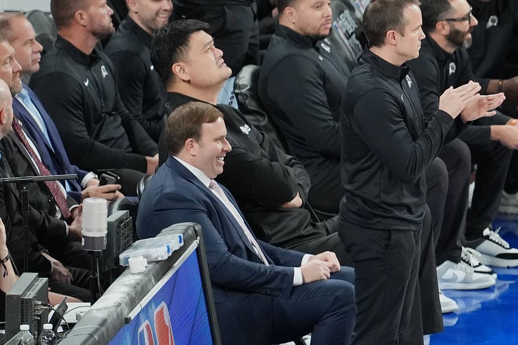 Patrick Dumont (centre) with Chinese icon Yao Ming at the Venetian Arena on Sunday. Photo: Karma Lo