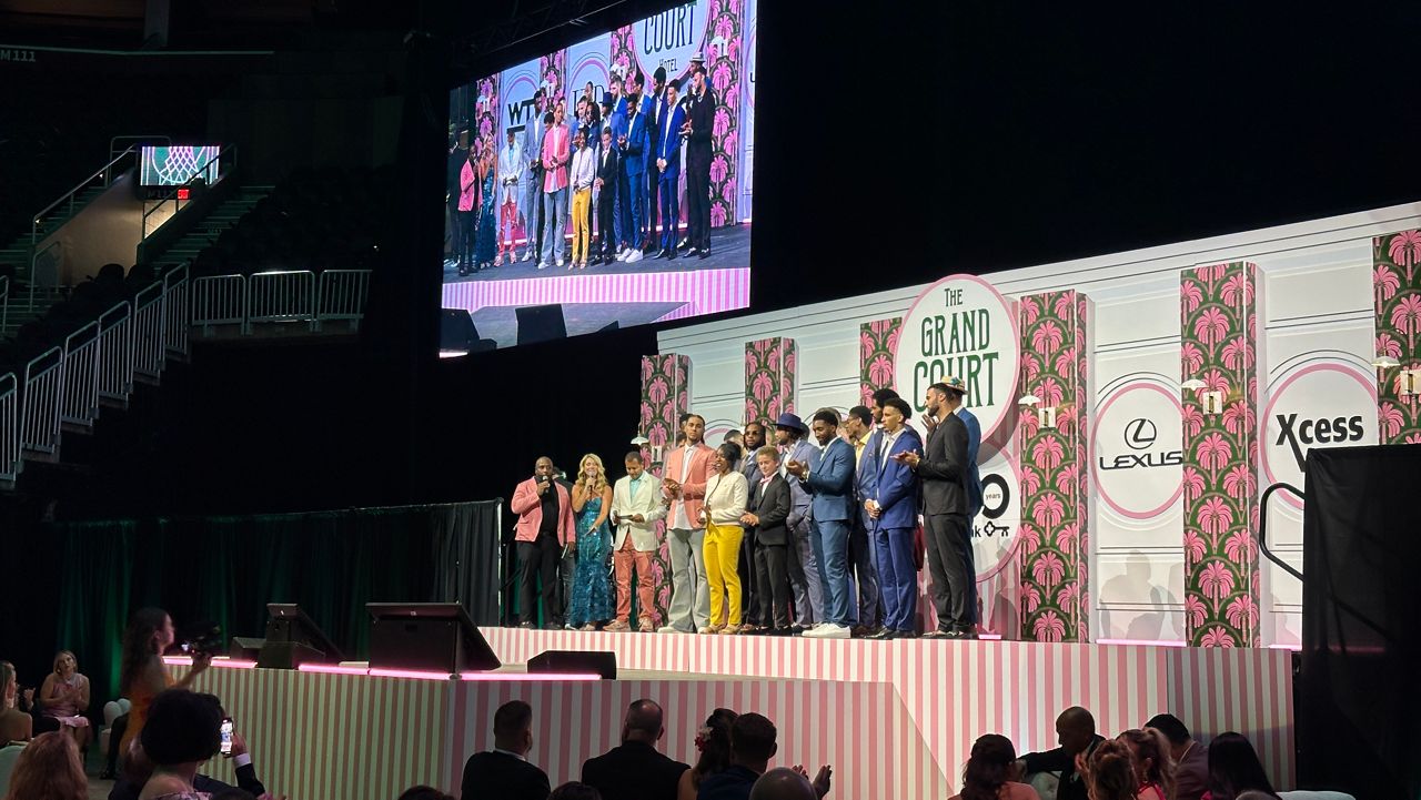 Cavaliers honor teen cancer survivor with big surprise