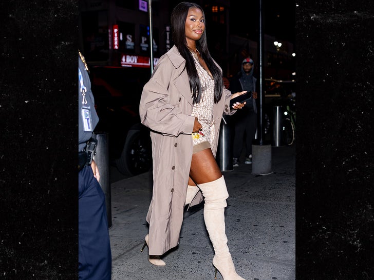 1023-Coco-Jones-Knicks-Game-SUB