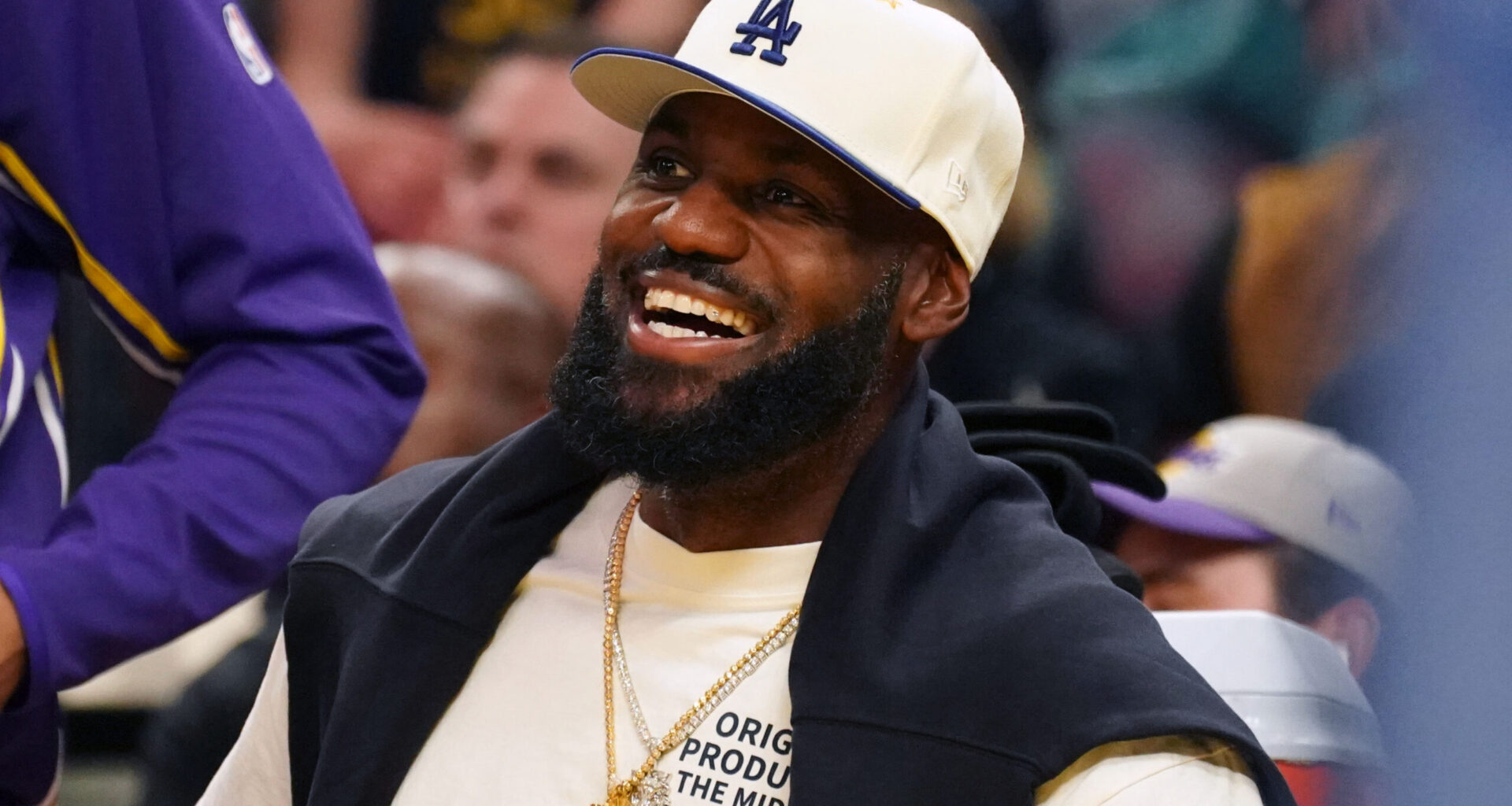 Lakers star Lebron James faces allegations from fan who claims to 'duped' by Bron's ad