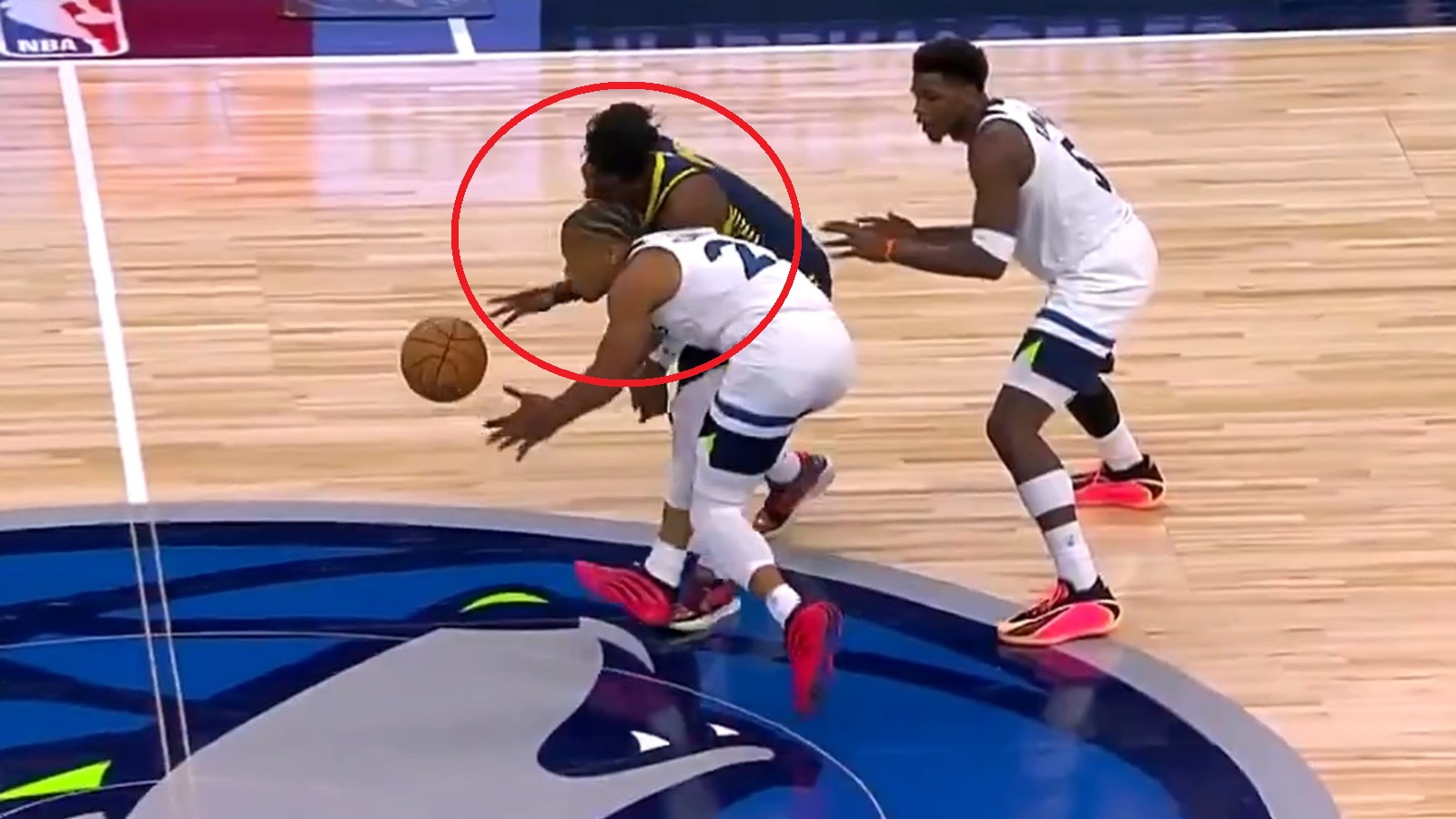 Delon Wright gets knocked out cold in a nasty preseason collision