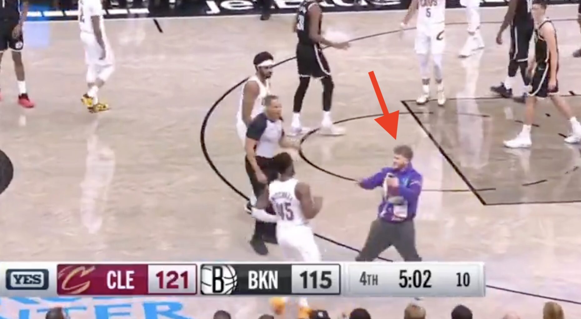 Fan charged at Donovan Mitchell during Cavaliers-Nets game