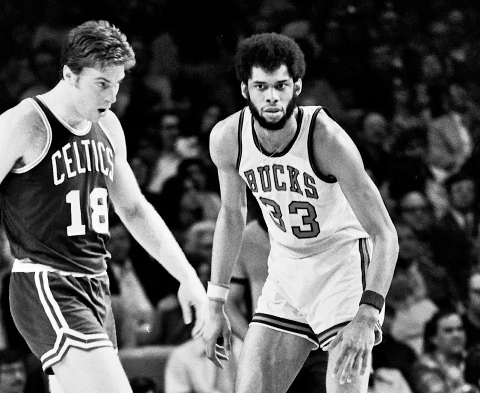 MILWAUKEE - 1973: Dave Cowens #18 of Boston Celtics and Kareem Abdul-Jabbar #33 of Milwaukee Bucks look on during the game circa 1973 at the MECCA Arena in Milwaukee, Wisconsin. NOTE TO USER: User expressly acknowledges that, by downloading and or using this photograph, User is consenting to the terms and conditions of the Getty Images License agreement. Mandatory Copyright Notice: Copyright 1973 NBAE (Photo by Vernon Biever/NBAE via Getty Images)