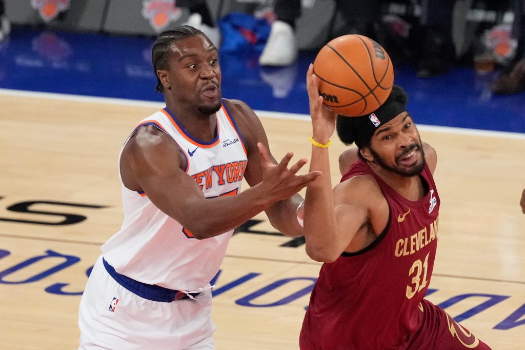 Cleveland Cavaliers' Jarrett Allen (31) fights for control of the ball with New York Knicks' Ariel Hukporti (55) during the first half of an NBA basketball game Wednesday, Oct. 22, 2025, at Madison Square Garden in New York. 