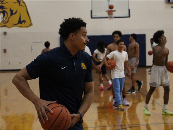 Whitmer grad Franklin relishing opportunity to lead Panthers' boys basketball program