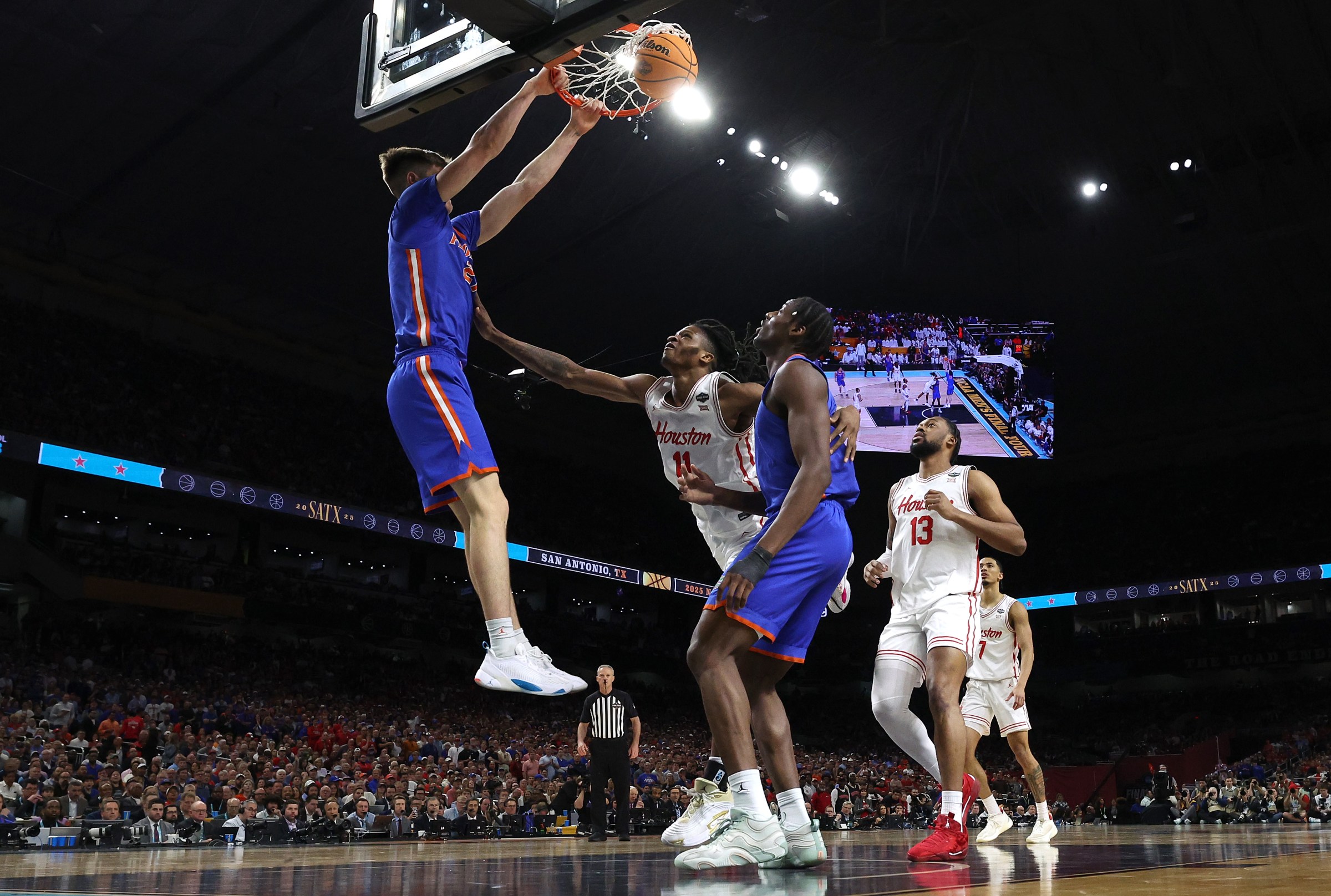 SAN ANTONIO, TEXAS - APRIL 07: (EDITORS NOTE: Image was captured using a remote camera.) Alex Condon #21 of the Florida Gators dunks the ball against Joseph Tugler #11 of the Houston Cougars during the second half in the National Championship of the NCAA Men’s Basketball Tournament at the Alamodome on April 07, 2025 in San Antonio, Texas. (Photo by Alex Slitz/Getty Images)