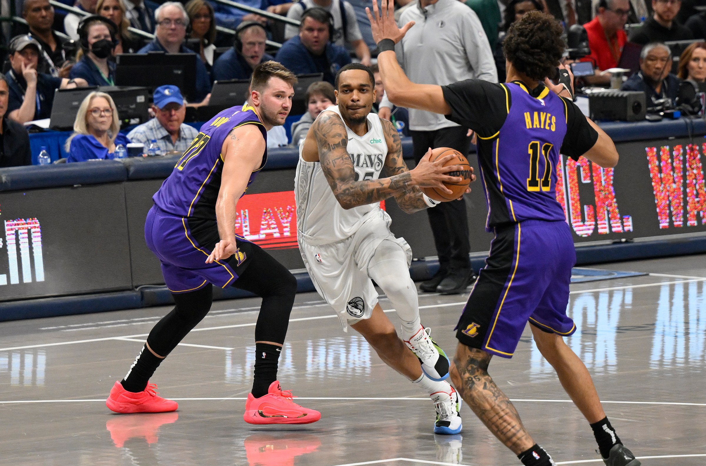 DALLAS, TX - APRIL 9: P.J Washington #25 of the Dallas Mavericks drives to the basket during the game against the Los Angeles Lakers on April 9, 2025 at American Airlines Center in Dallas, Texas. NOTE TO USER: User expressly acknowledges and agrees that, by downloading and or using this photograph, User is consenting to the terms and conditions of the Getty Images License Agreement. Mandatory Copyright Notice: Copyright 2025 NBAE (Photo by David Dow/NBAE via Getty Images)