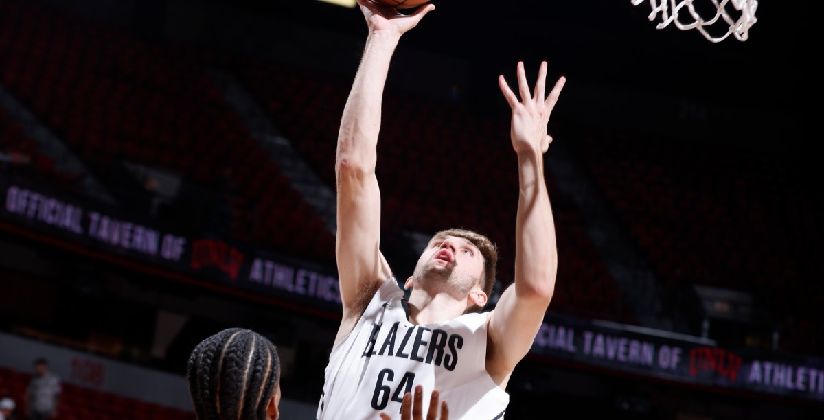 Trail Blazers Sign Andrew Carr to Camp Contract