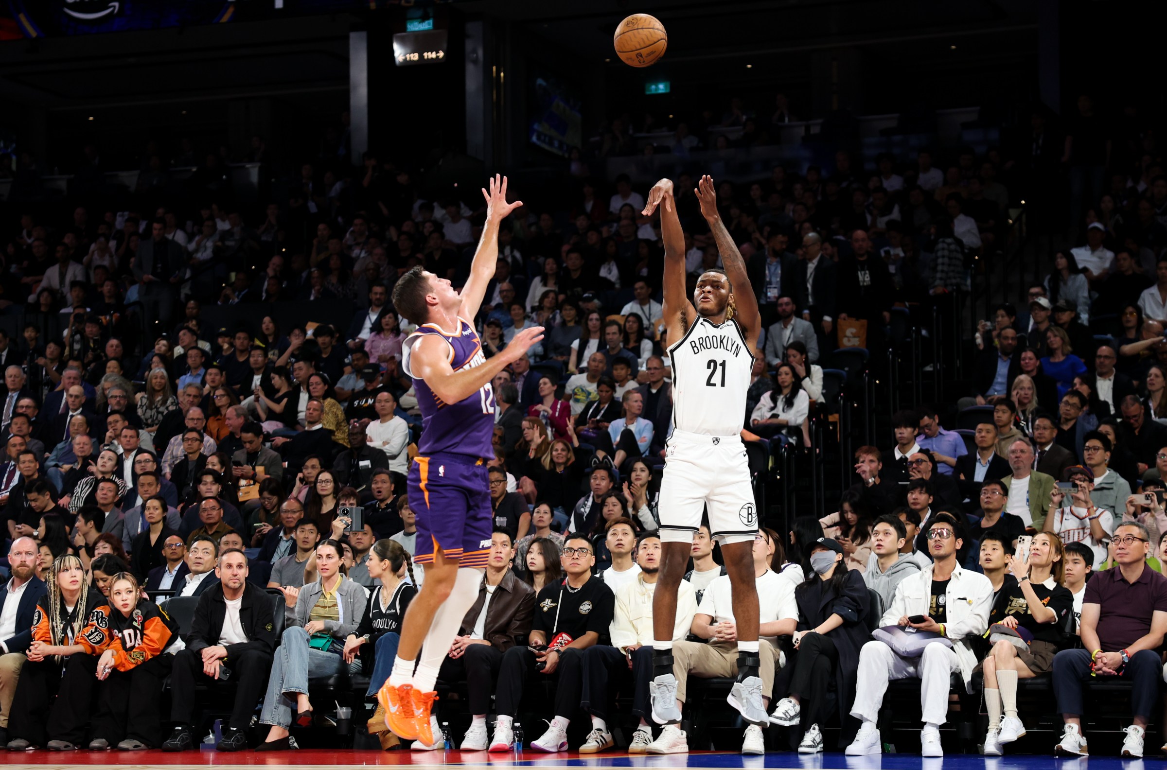 MACAU, MACAU - OCTOBER 10: Noah Clowney #21 of Brooklyn Nets shoots during NBA China Games 2025 between Phoenix Suns and Brooklyn Nets at The Venetian Macao on October 10, 2025 in Macau, Macau. (Photo by Zhizhao Wu/Getty Images)