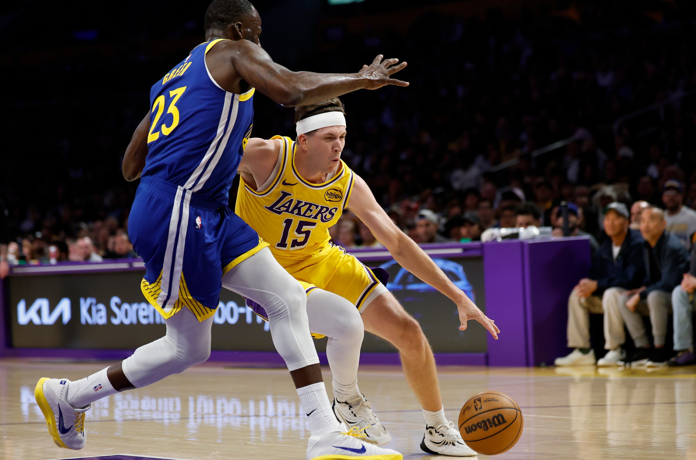LOS ANGELES, CALIFORNIA - OCTOBER 21: Austin Reaves #15 of the Los Angeles Lakers drives the ball against Draymond Green #23 of the Golden State Warriors in the first quarter of the game at Crypto.com Arena on October 21, 2025 in Los Angeles, California. NOTE TO USER: User expressly acknowledges and agrees that, by downloading and or using this photograph, user is consenting to the terms and conditions of the Getty Images License Agreement. (Photo by Harry How/Getty Images)