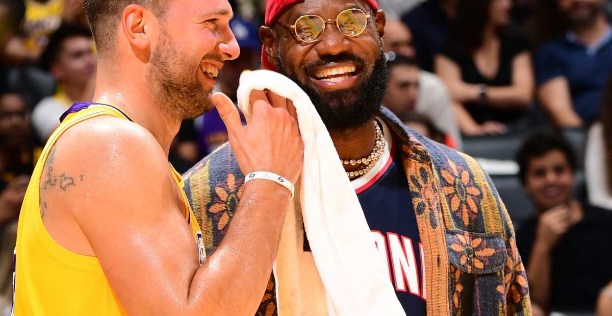 LeBron James wears son Bryce’s Arizona jersey on Lakers bench