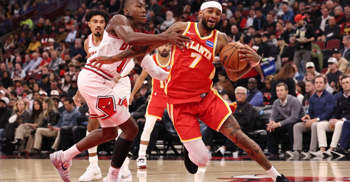 Hawks come up short in final minutes, lose to Bulls 123-118