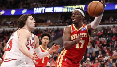 Hawks come up short in the clutch in loss to Bulls