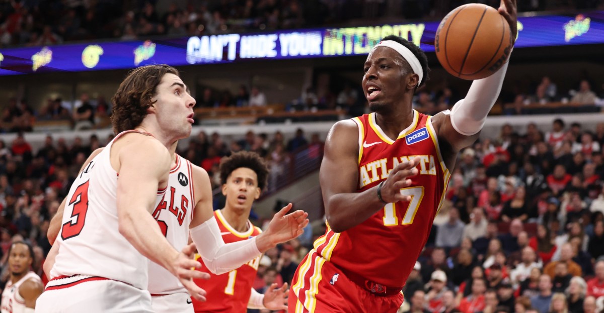 Hawks come up short in the clutch in loss to Bulls