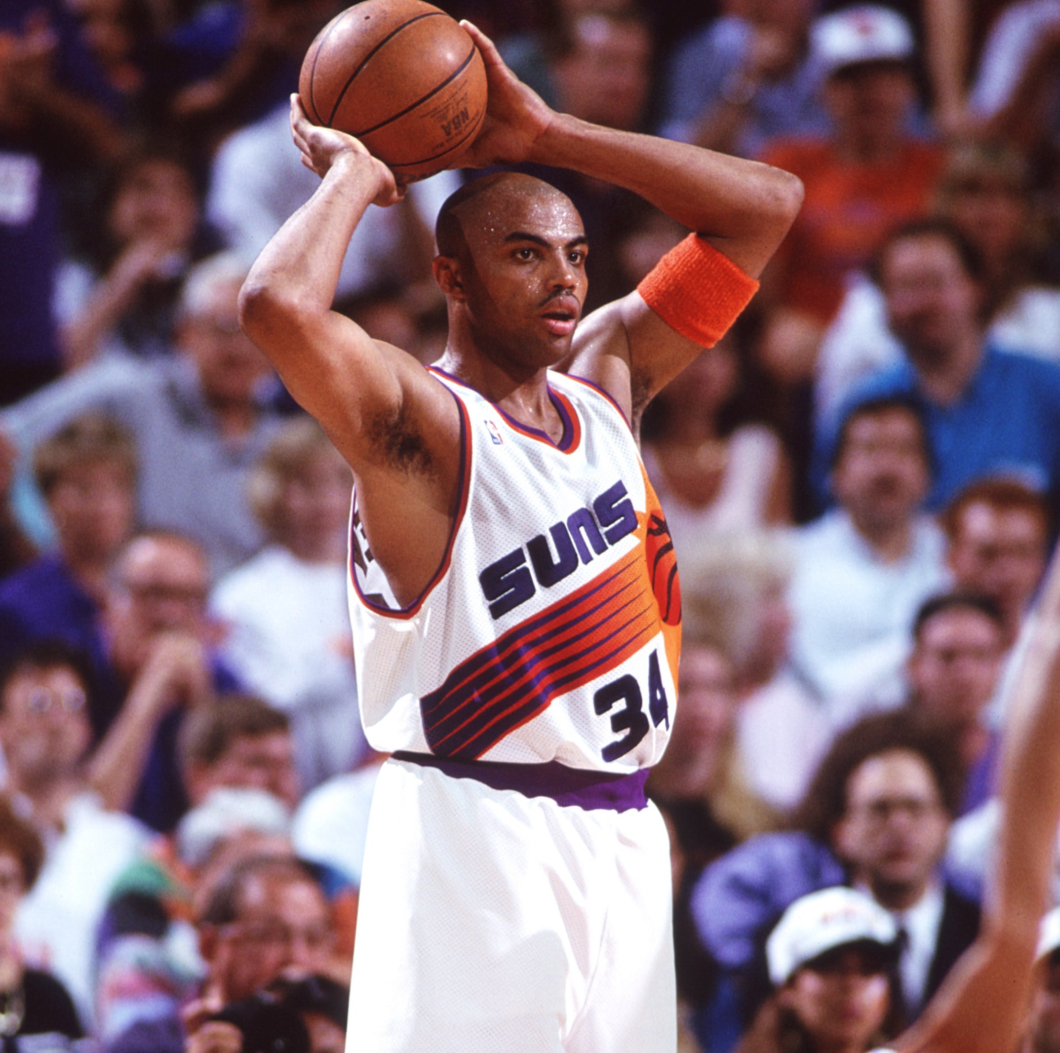 1994-95: Forward Charles Barkley of the Phoenix Suns looks to pass during a Suns game verus the Detroit Pistons at America West Arena in Phoenix, AZ. (Photo by Icon Sportswire)