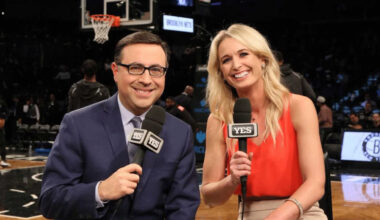 Ian Eagle and Sarah Kustok on a 2019-20 YES broadcast.