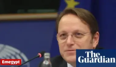 Hawks Present Delta CEO Ed Bastian with Personalized No 100 Jersey