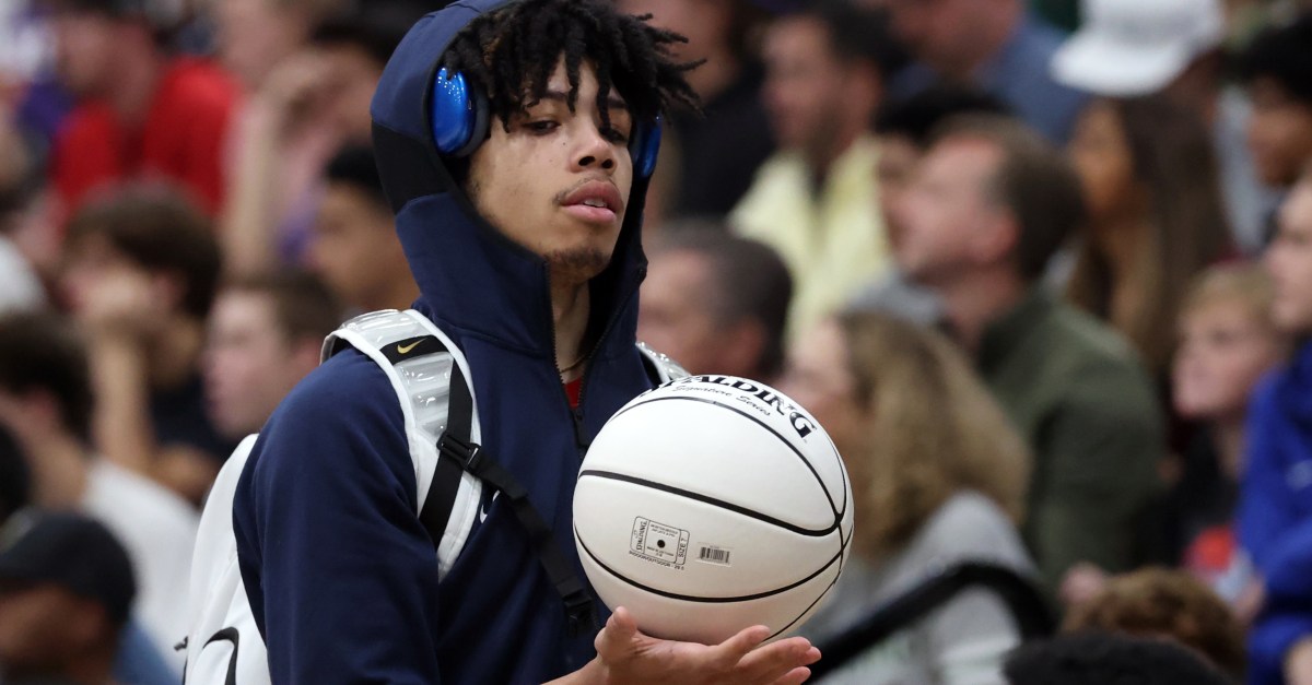 Recruiting experts pick Kentucky for Tyran Stokes, but don’t count out Kansas