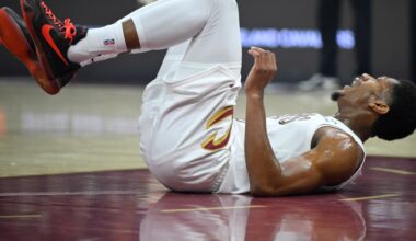 De’Andre Hunter leaves Cavs vs Pistons with knee injury