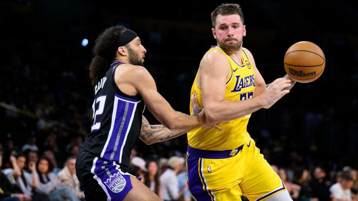 Warriors vs. Lakers odds, prediction: Picks for 2025 NBA Opening Night