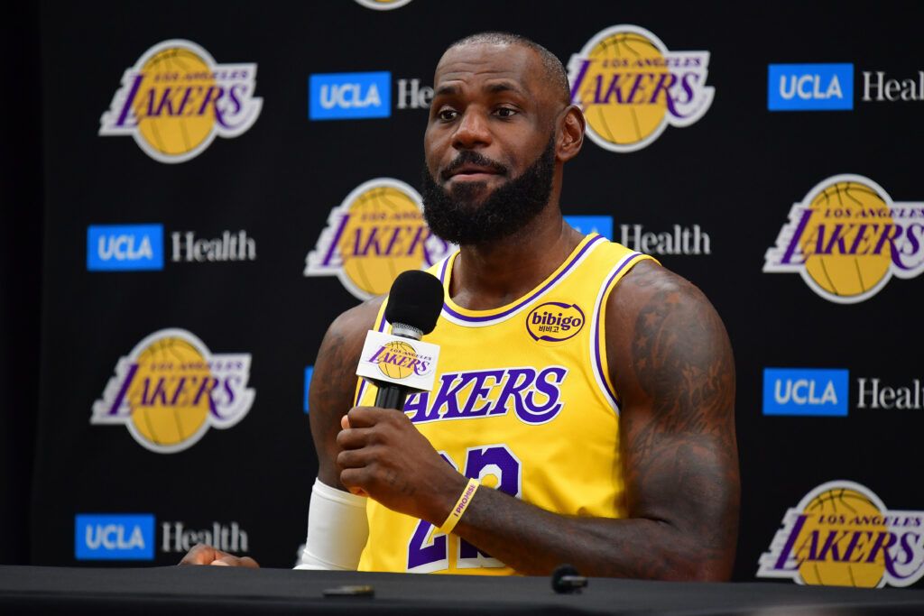 Lakers Superstar LeBron James Reveals Unusual Training Method at 40 Years Old