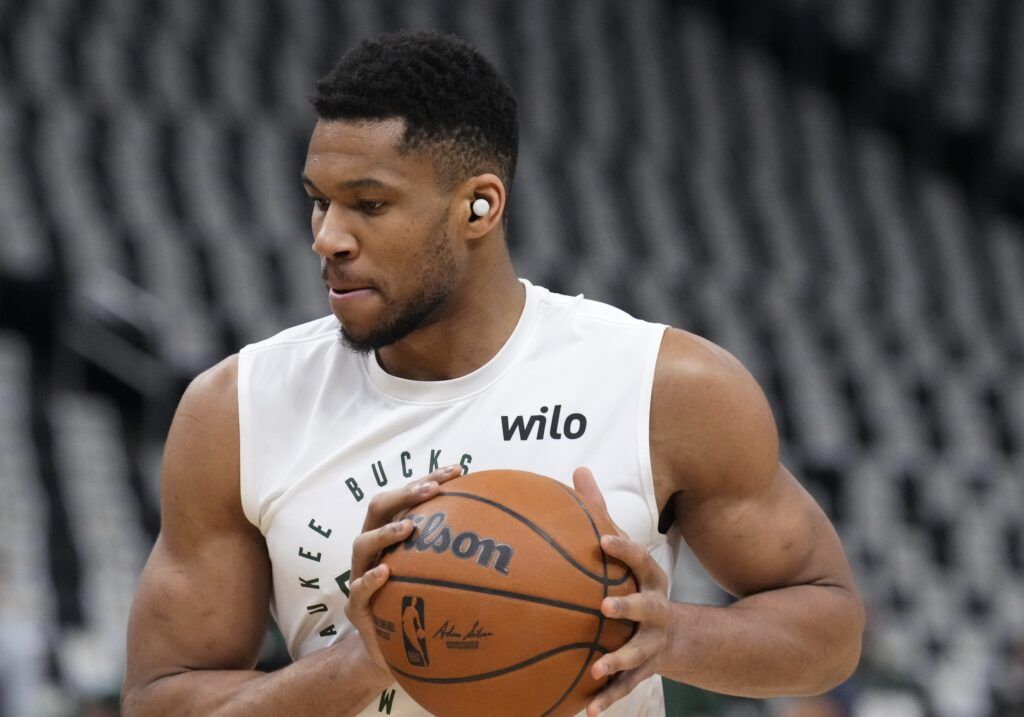 Major Twist in Giannis Antetokounmpo Trade Rumors As Knicks Emerge As Potential Candidate