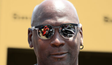 Eddie Johnson recalls $400 preseason bet with Michael Jordan