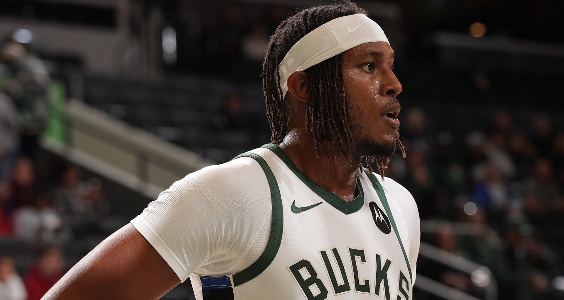 Giannis Antetokounmpo says he’s ‘locked in’ with Bucks this season