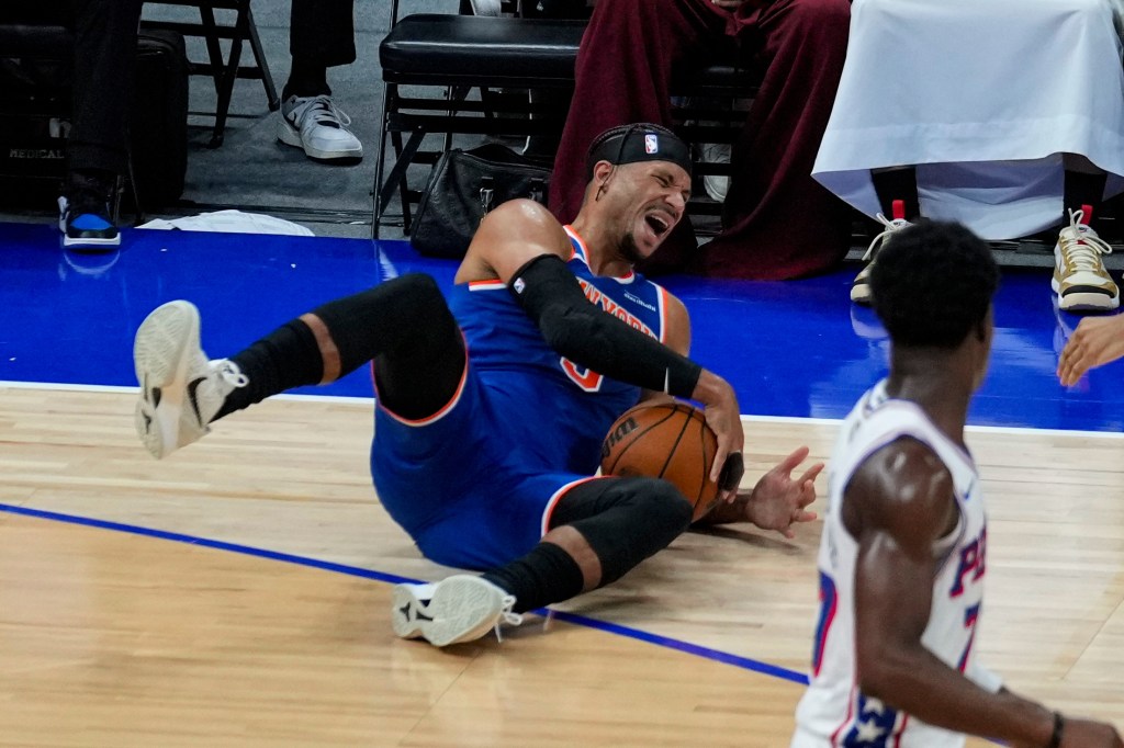 Josh Hart gets hurt during the Knicks' game against the 76ers in Abu Dhabi on Oct. 2, 2025.
