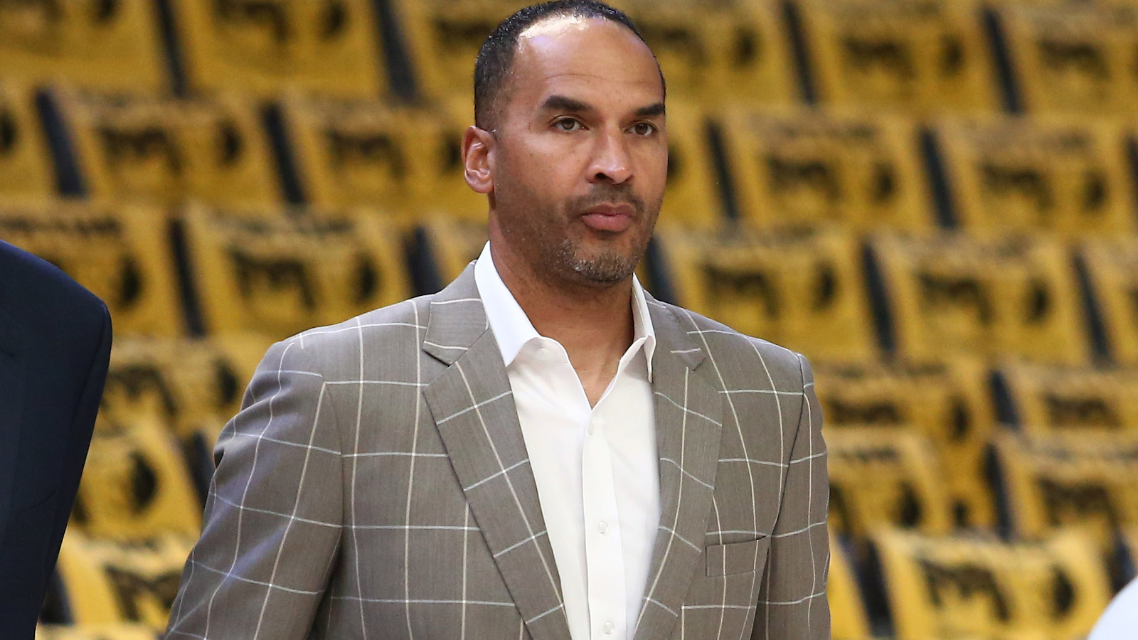 Nico Harrison gets harsh chants from fans during Mavericks' loss