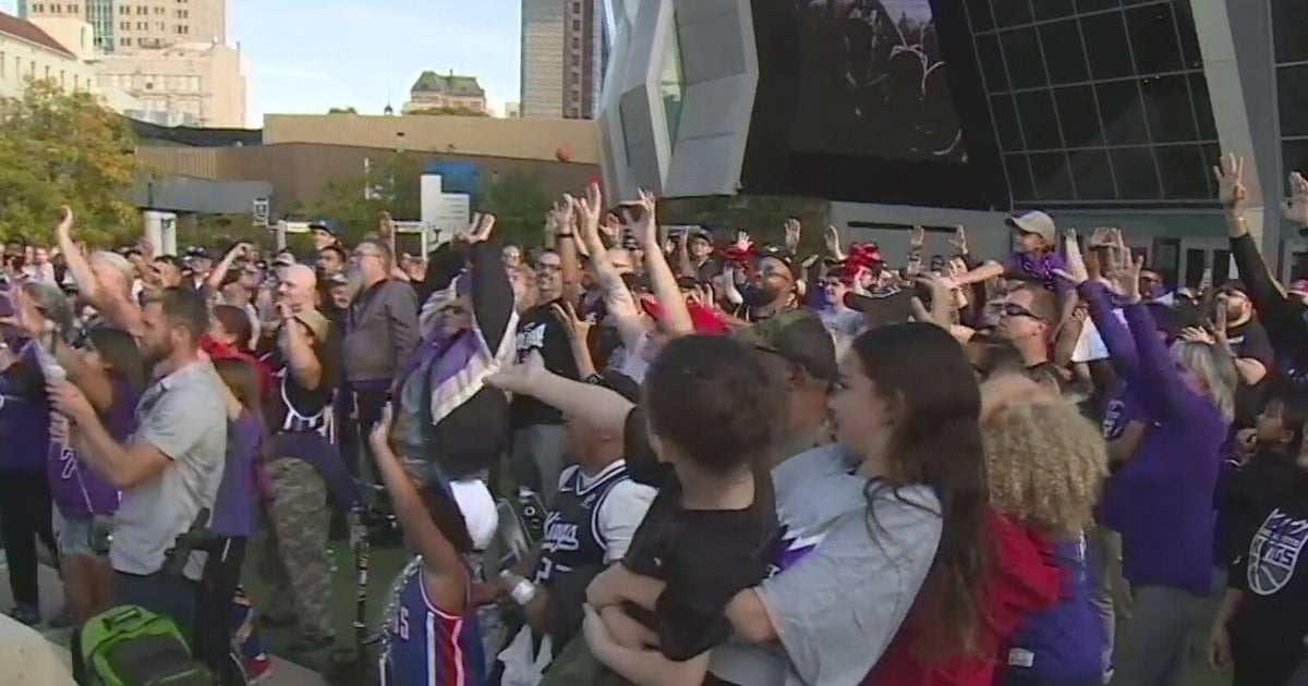 Sacramento Kings fans pack DOCO as team hosts first pre-game rally for home opener at Golden 1 Center