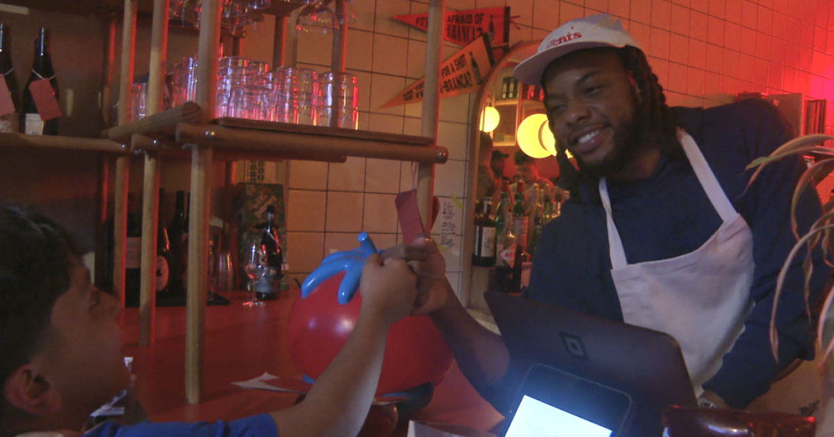 Darius Garland turns pizza maker, serving fans at Cent's in Cleveland