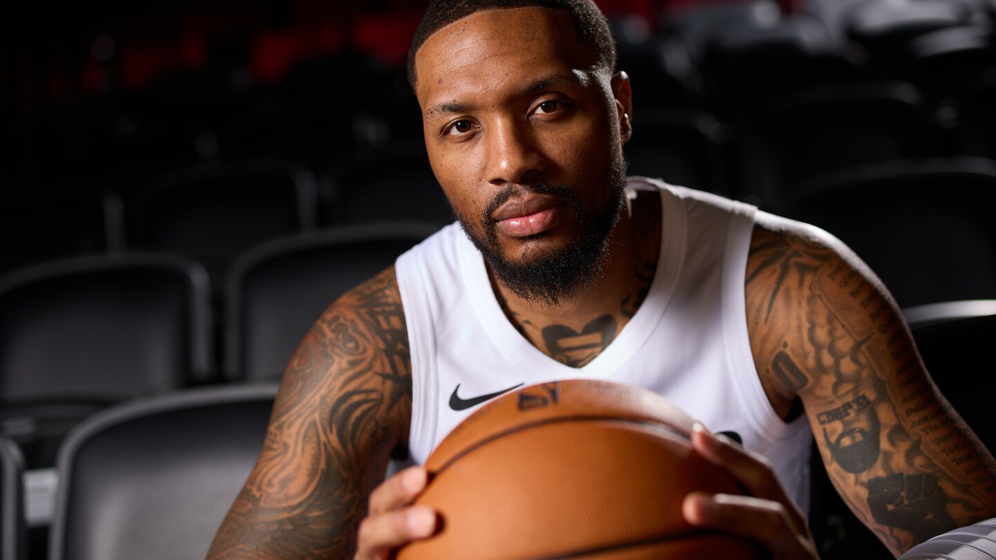 Damian Lillard has a unique role with the Blazers during his injury recovery