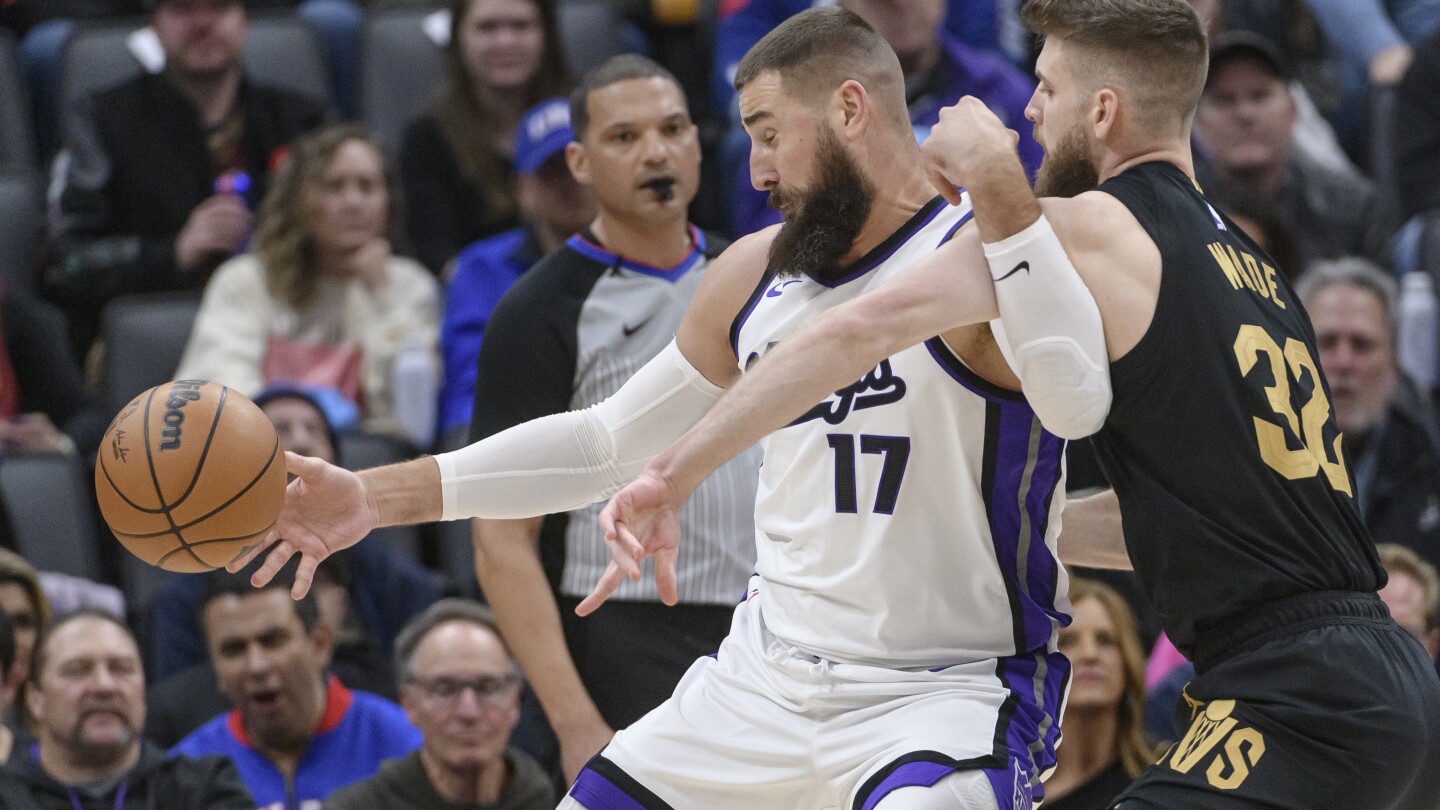 The Kings hand the Cavaliers their 3rd straight loss with a 123-119 win