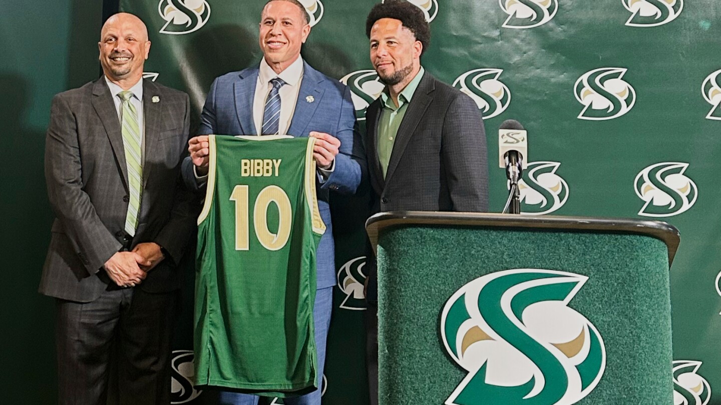 Mike Bibby is already bringing in former NBA players' sons as he begins rebuilding Sacramento State