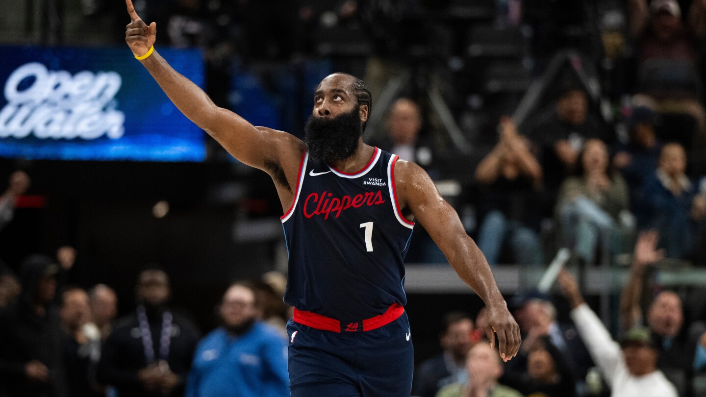 Clippers bounce back with big win over Suns in home opener