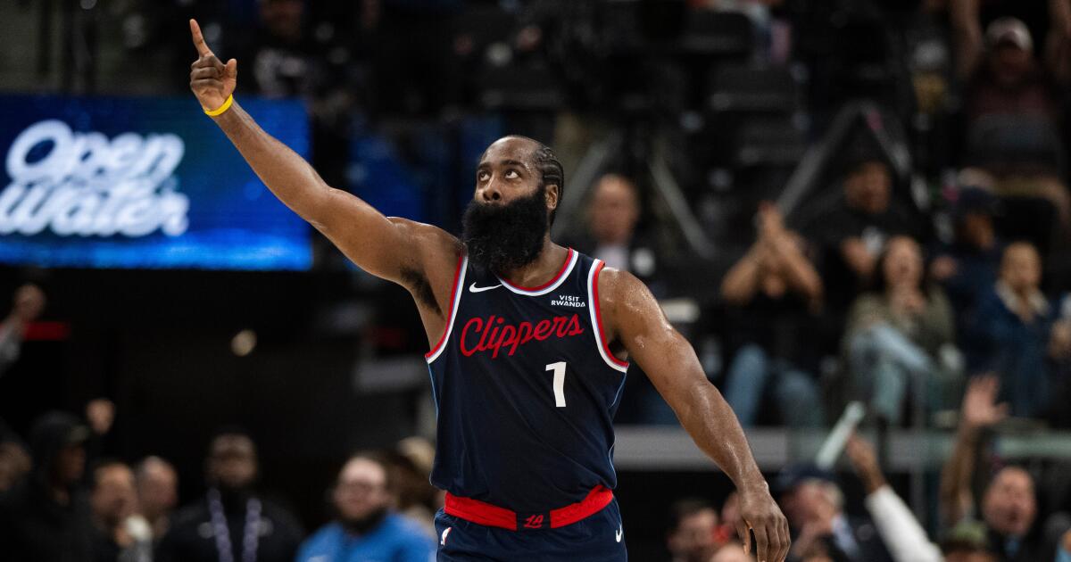 James Harden scores 30 to power Clippers to blowout win over Suns