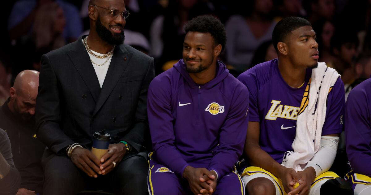 Lakers' opening act falls flat and raises concerns about the future