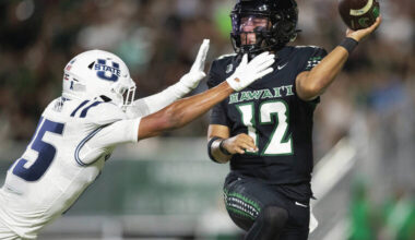 Warriors roll past Utah State in 44-26 thriller