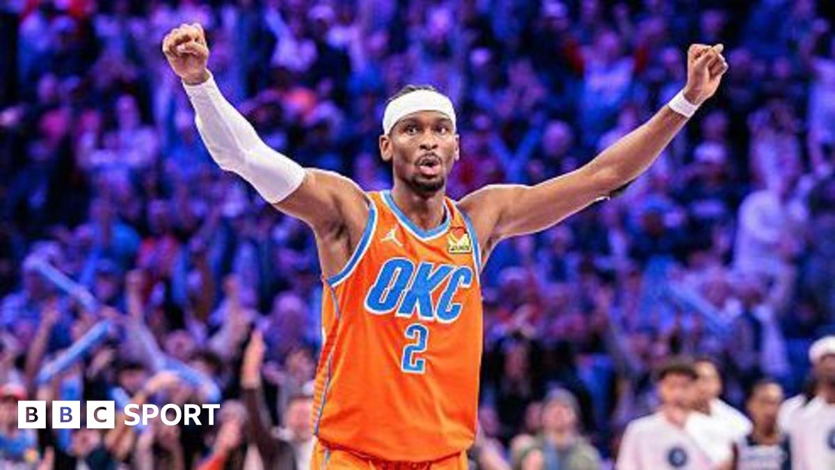 Shai Gilgeous-Alexander holds up his arms