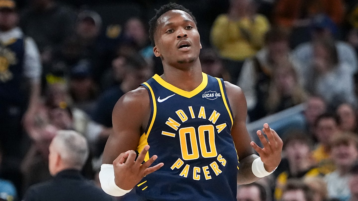 Indiana Pacers wing Bennedict Mathurin (00) during a game against the Charlotte Hornets.
