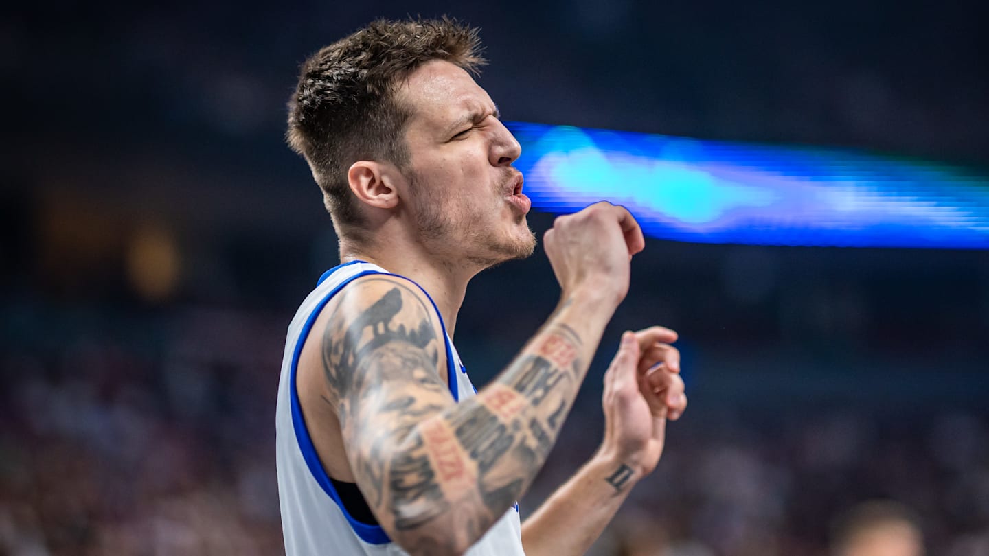 Vit Krejci celebrates in EuroBasket competition against Latvia and Kristaps Porzingis