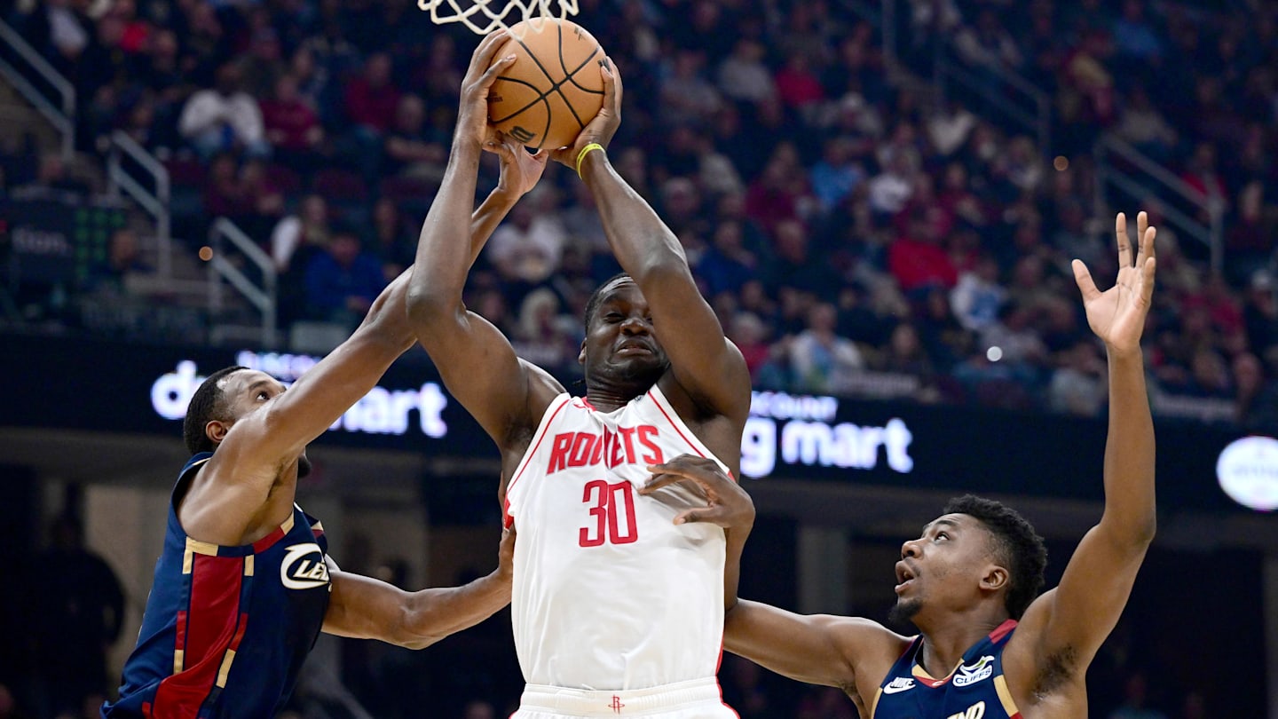 Clint Capela Continues to Show the Rockets have the Best Center Rotation in the NBA
