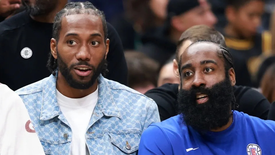 Los Angeles Clippers forward Kawhi Leonard (2, center) and guard James Harden (1, right) watch the game from the bench.© Kiyoshi Mio-Imagn Images