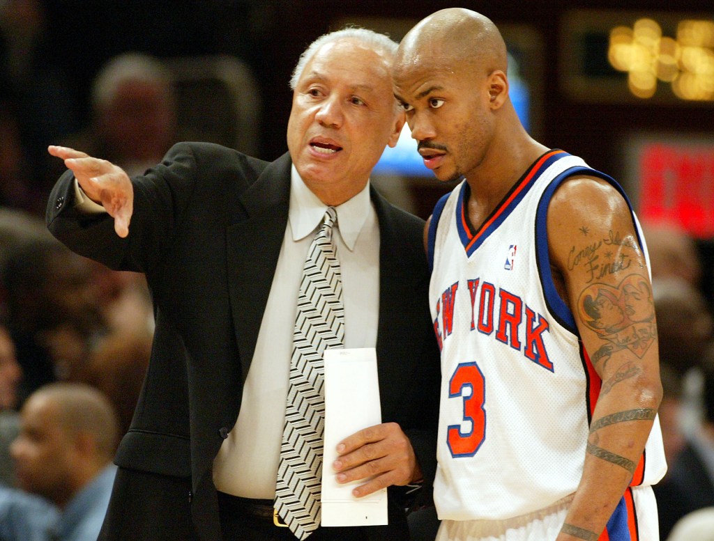 Knicks coach Lenny Wilkens speaking to player Stephon Marbury.