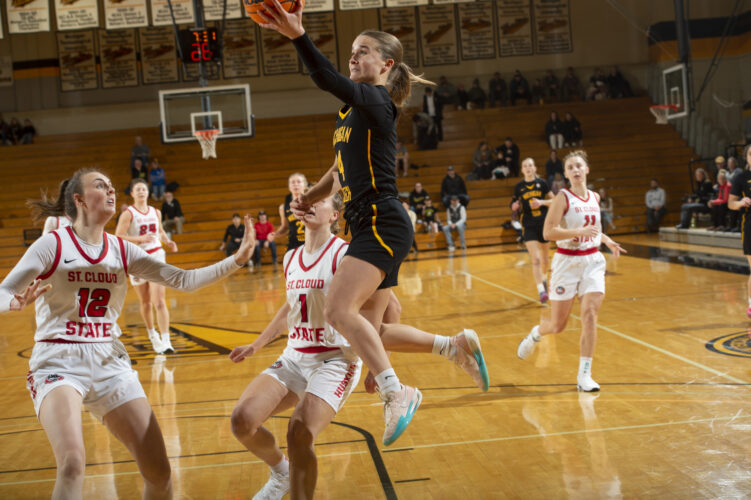 Huskies women’s basketball remains undefeated with win over St. Cloud | News, Sports, Jobs