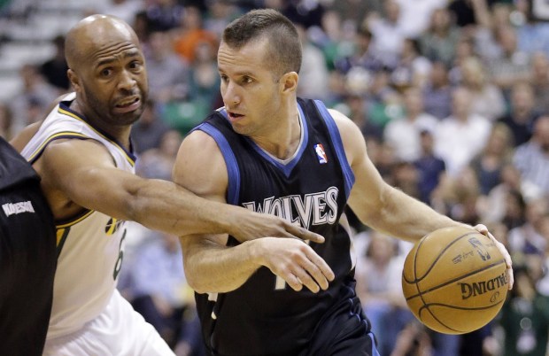 Minnesota Timberwolves' J.J. Barea, right, drives around Utah Jazz's Jamaal Tinsley, left, in the second quarter during a game on Friday, April 12, 2013, in Salt Lake City. (AP Photo/Rick Bowmer)