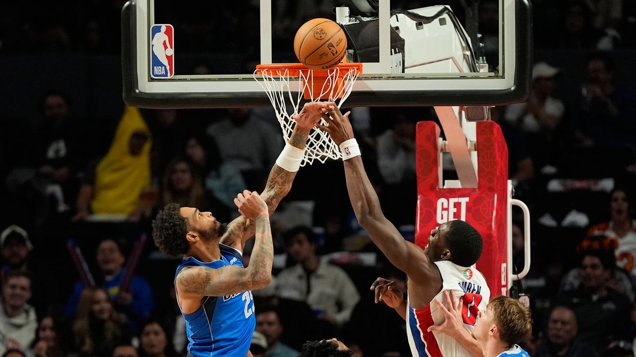 Jalen Duren's 33 points lead Pistons to victory over Mavericks in Mexico City