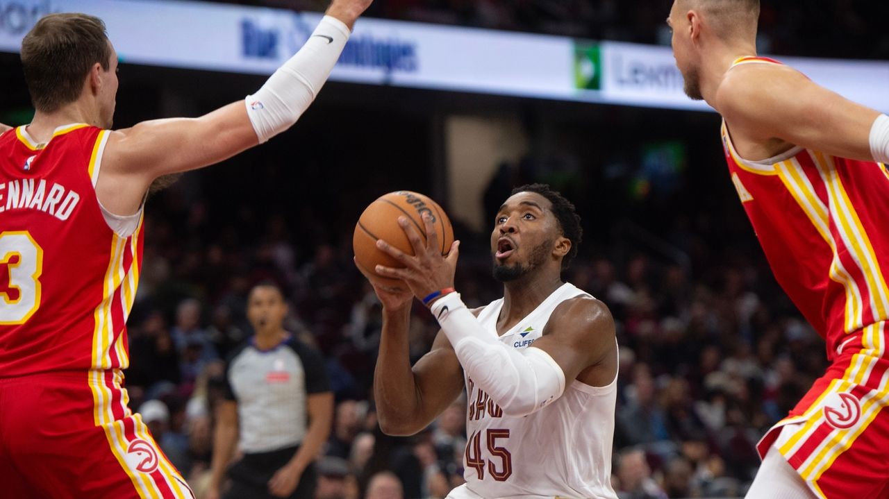 Donovan Mitchell scores 37 points as Cavaliers down Young-less Hawks 117-109